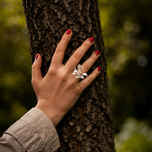 Carregar imagem no visualizador da galeria, anel folhas em prata, cristina r nuño