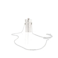 Carregar imagem no visualizador da galeria, colar em prata com recipiente para álcool gel, jóias práticas, cristina r nuño
